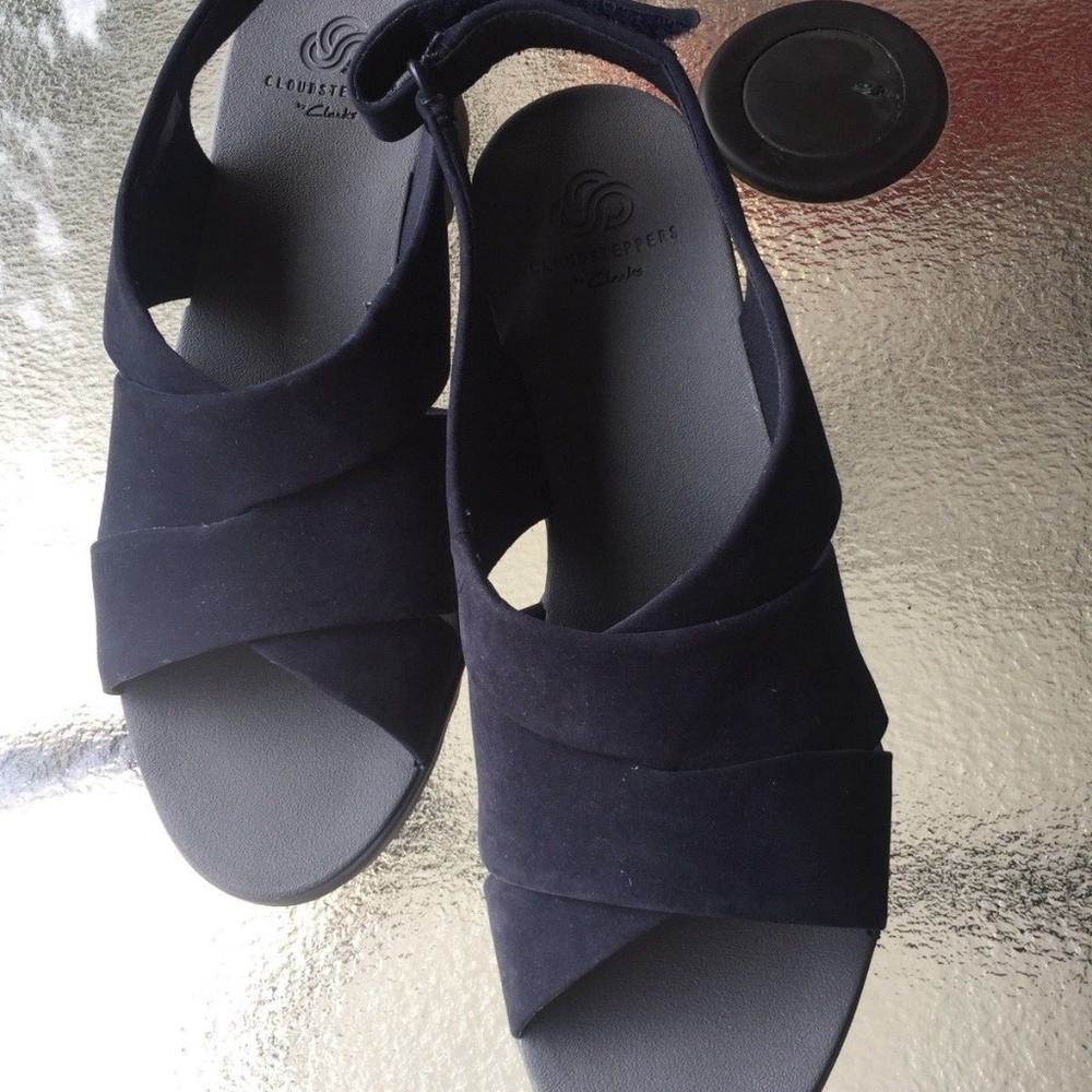 Clarks Cloudsteppers navy  sandals 8.5 W